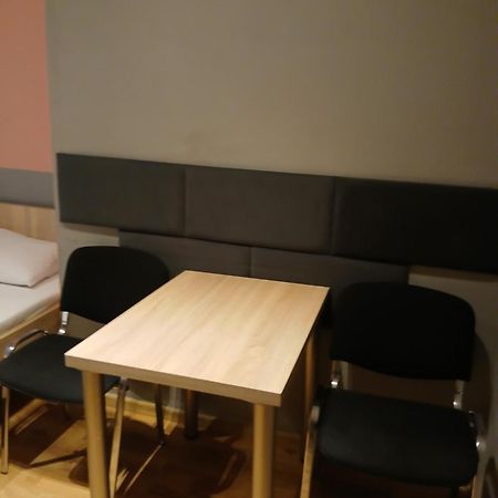 Dom Brama Mazur Acomodação com café da manhã Ostróda Exterior foto
